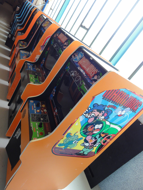 Nintendo_cabinet_arcade_1.jpg